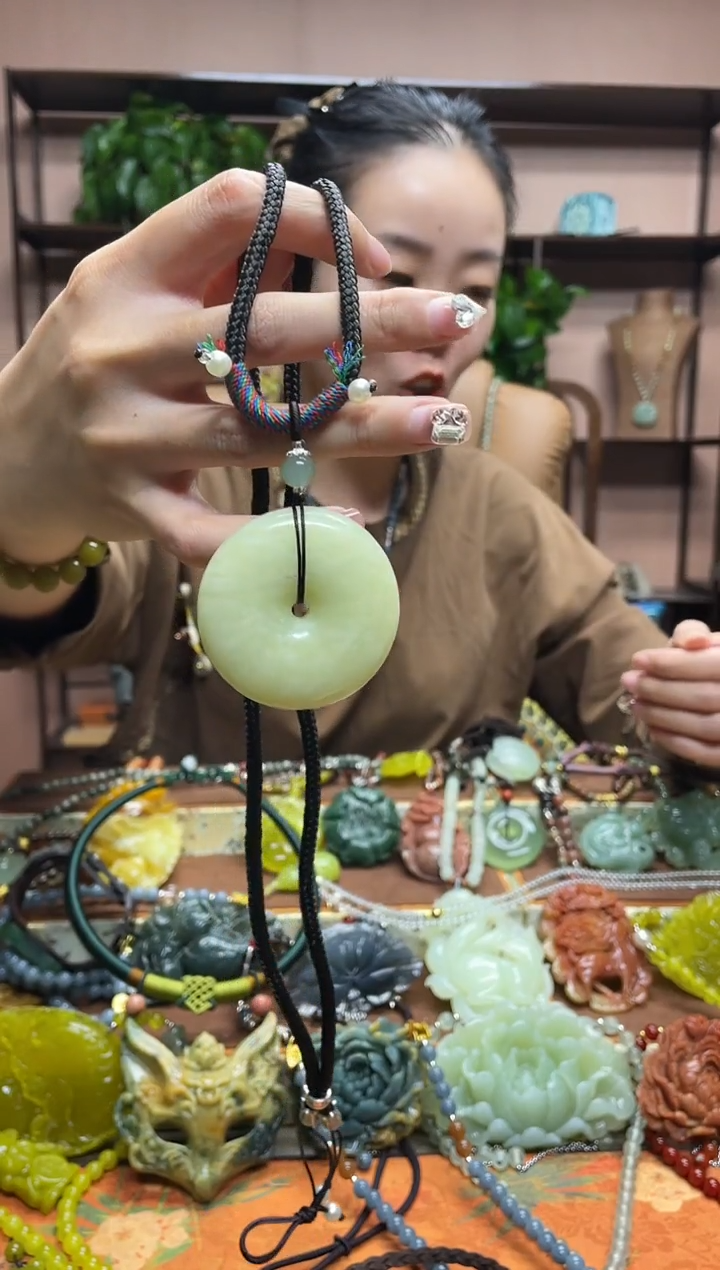 未镶嵌岫玉吊坠·