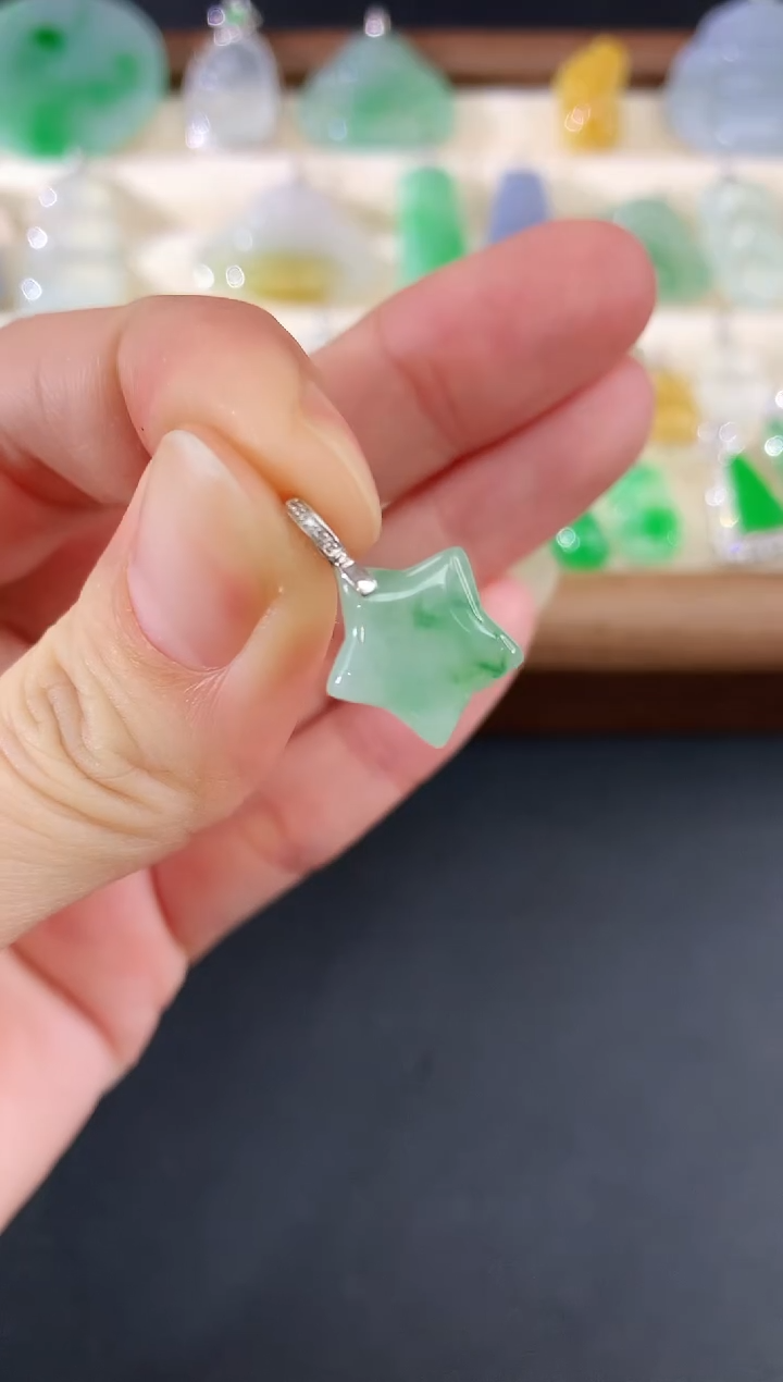 吊坠(不含链)18K金镶嵌翡翠1|680