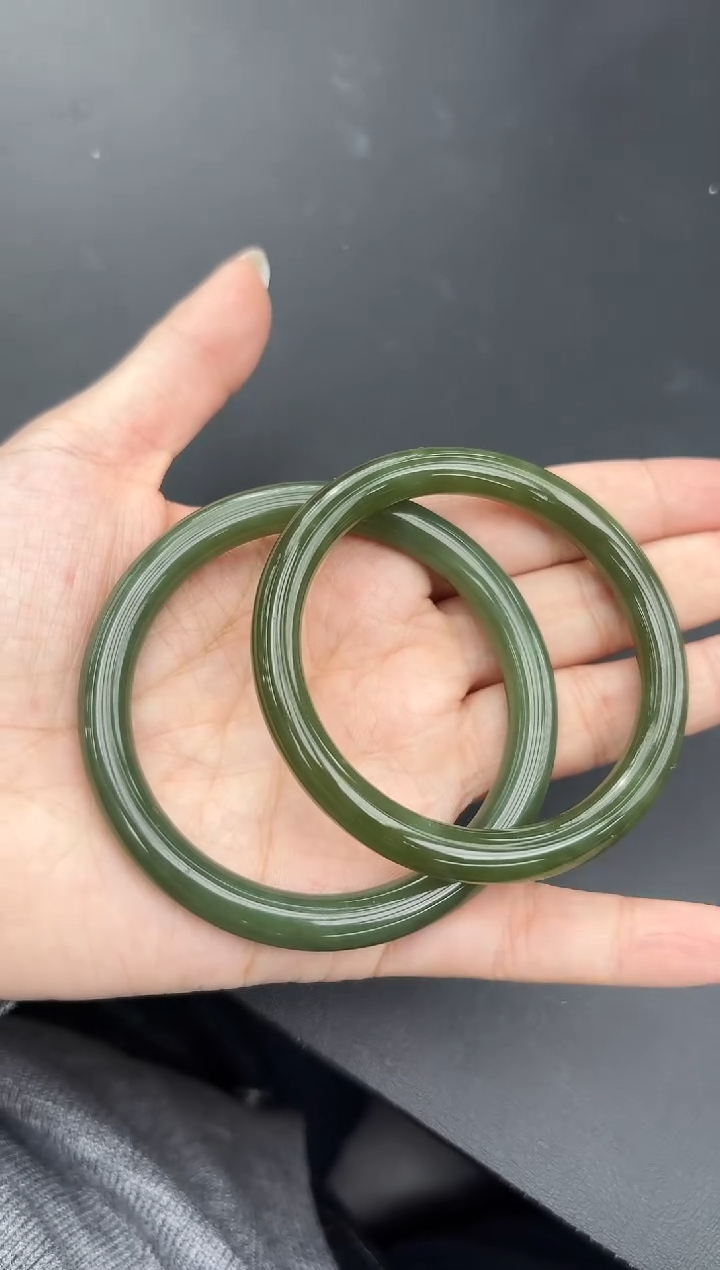 未镶嵌手镯和田玉和田玉手镯（多样性发其一）