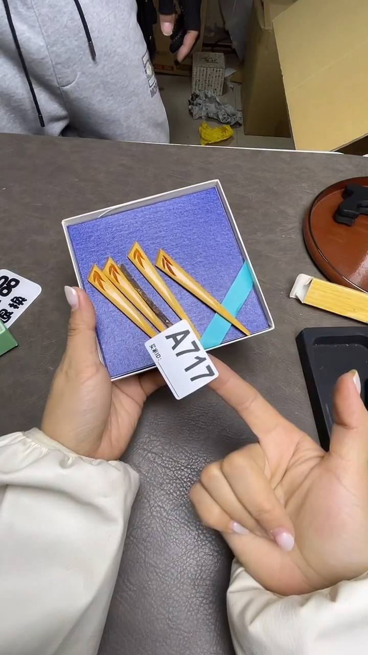 瓷片高****o默认微瑕，谨慎参拍A717