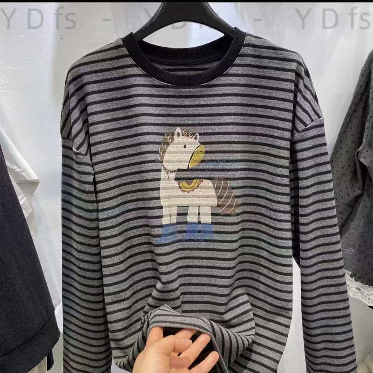 YUANJIE欧韩时尚百搭秋冬款小马条纹拼接打底上衣