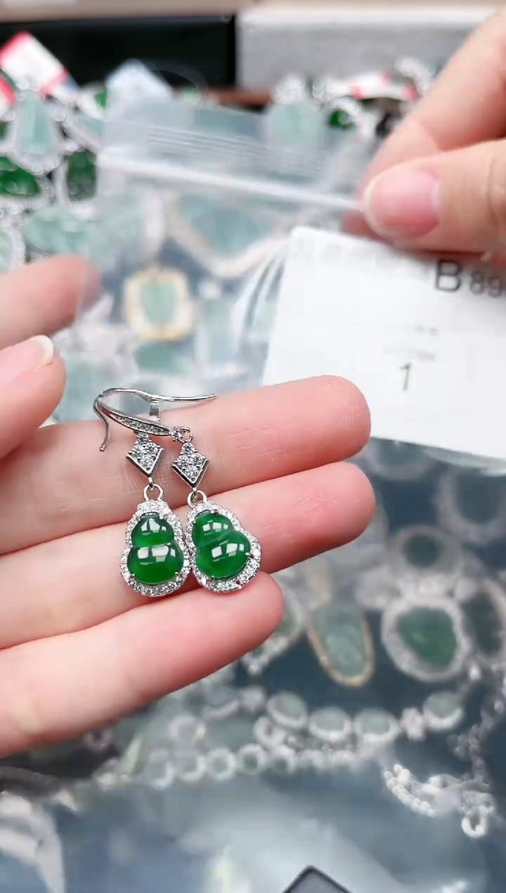 【闪购商品】翡翠颈饰未镶嵌896赠皮绳