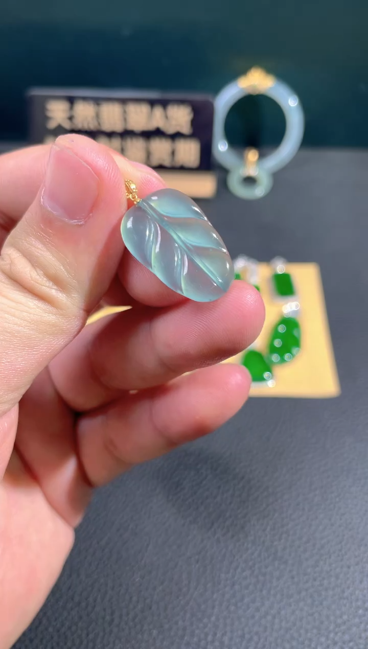 【闪购商品】翡翠颈饰18K金镶嵌翡翠