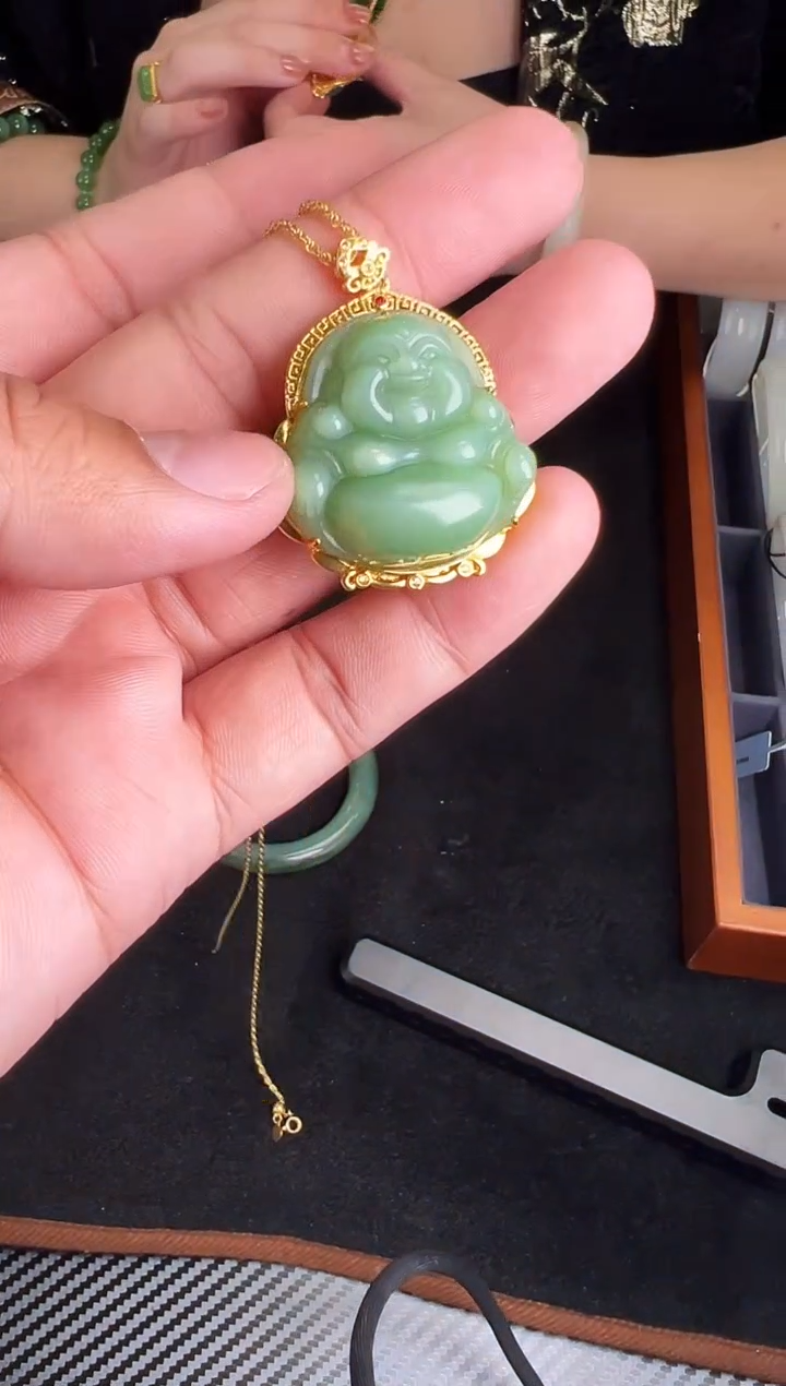 吊坠(不含链)18K金镶嵌和田玉粉青佛公多样性发一Y16809