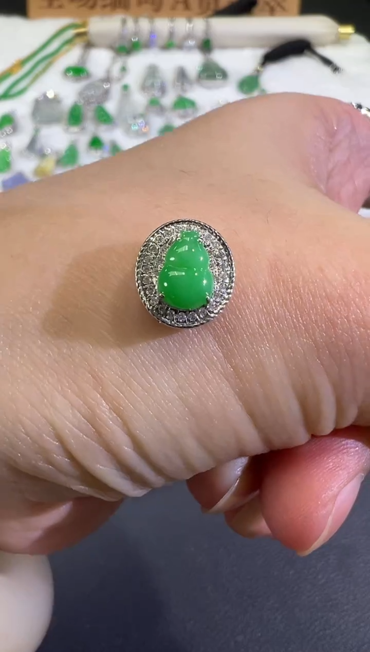 吊坠(不含链)18K金镶嵌翡翠B579|980