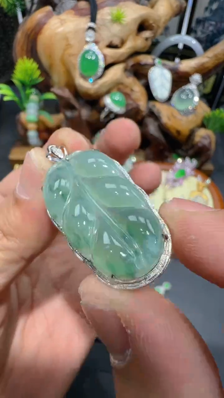 【闪购商品】翡翠吊坠(不含链)18K金镶嵌吊坠