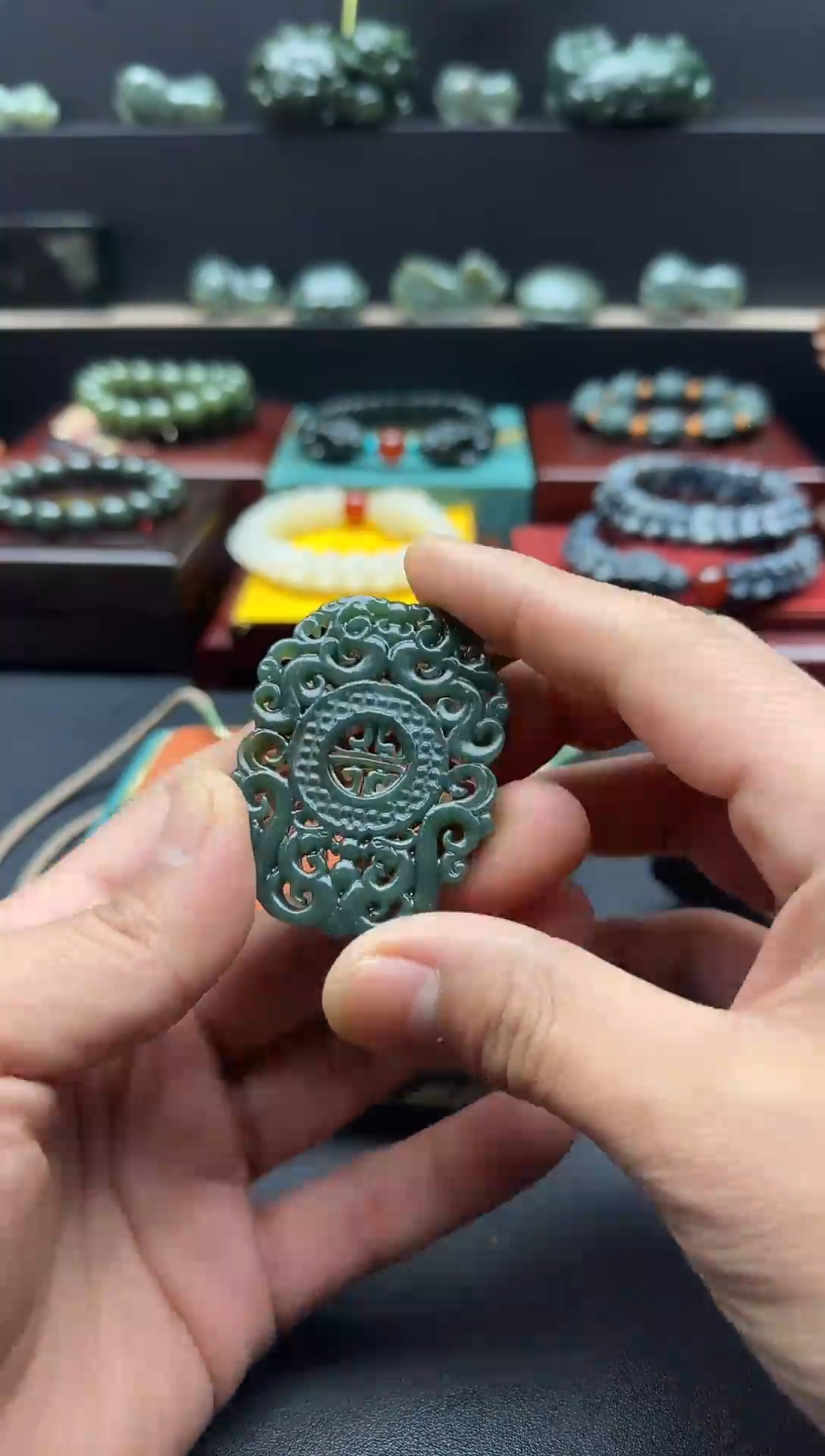 颈饰未镶嵌和田玉且末万寿如意牌