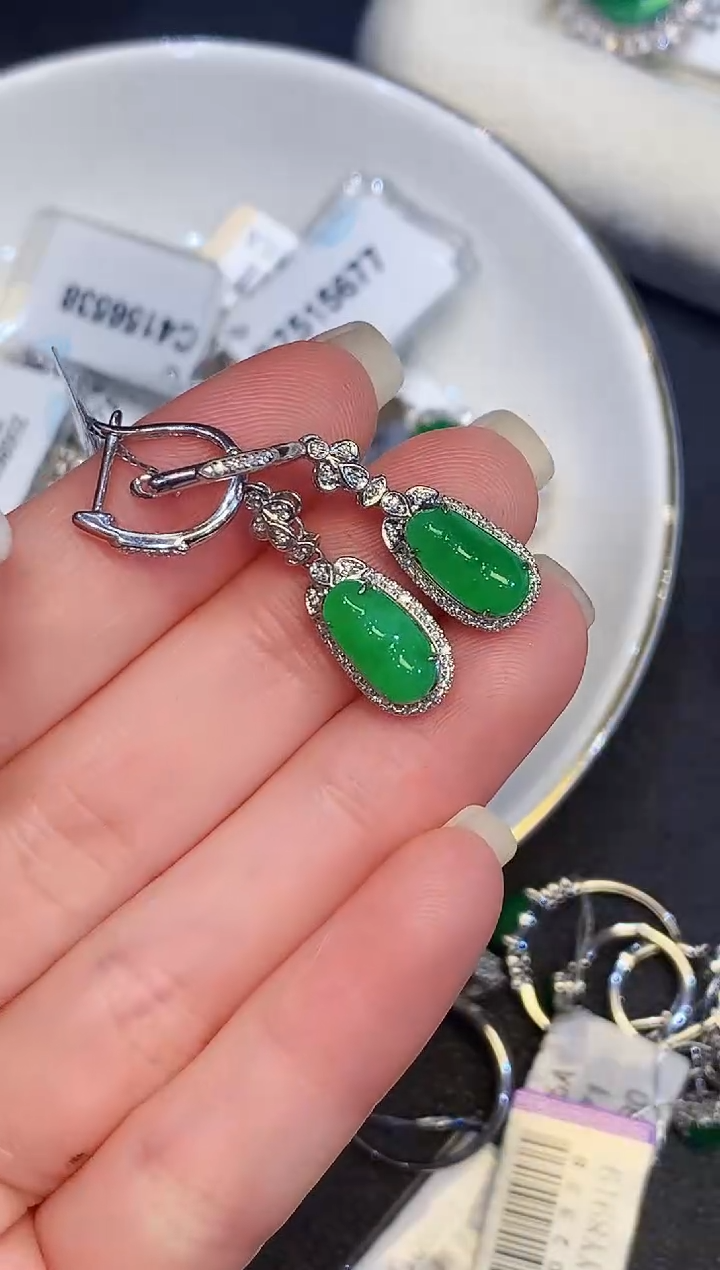 18K金镶嵌翡翠耳饰L多样性发其一