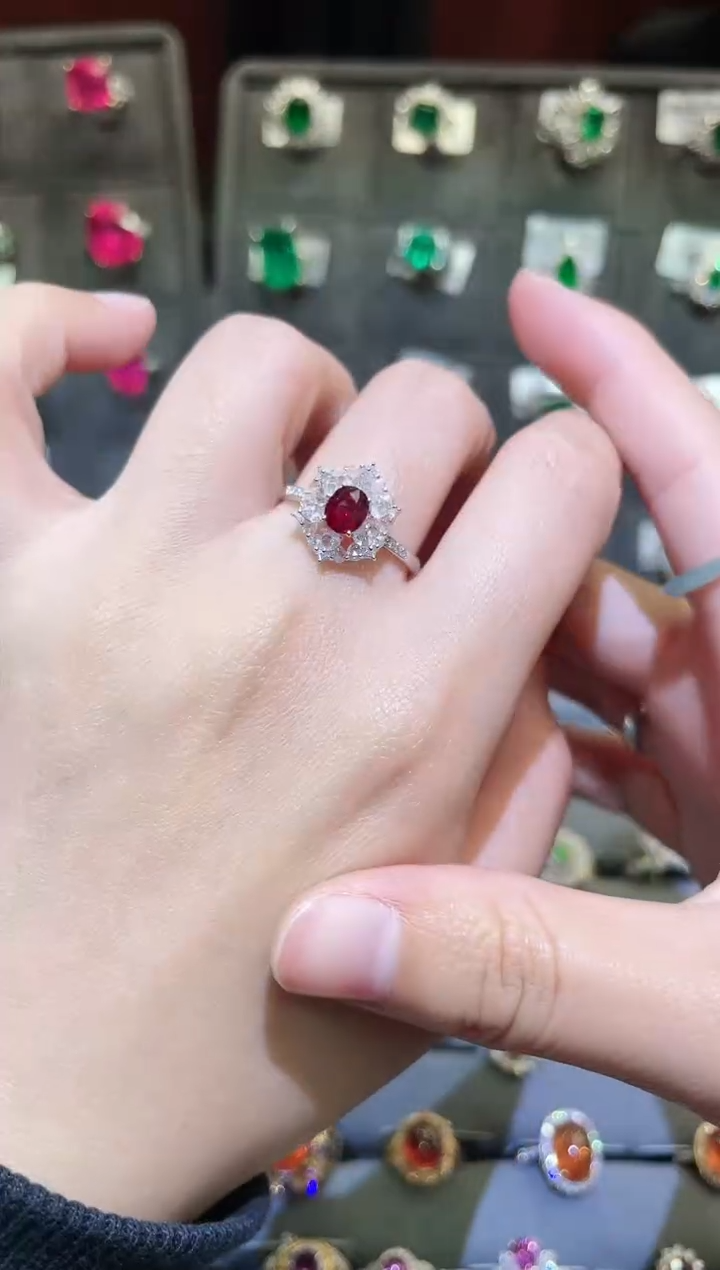 【闪购商品】红宝石戒指18K金镶嵌0.78ct