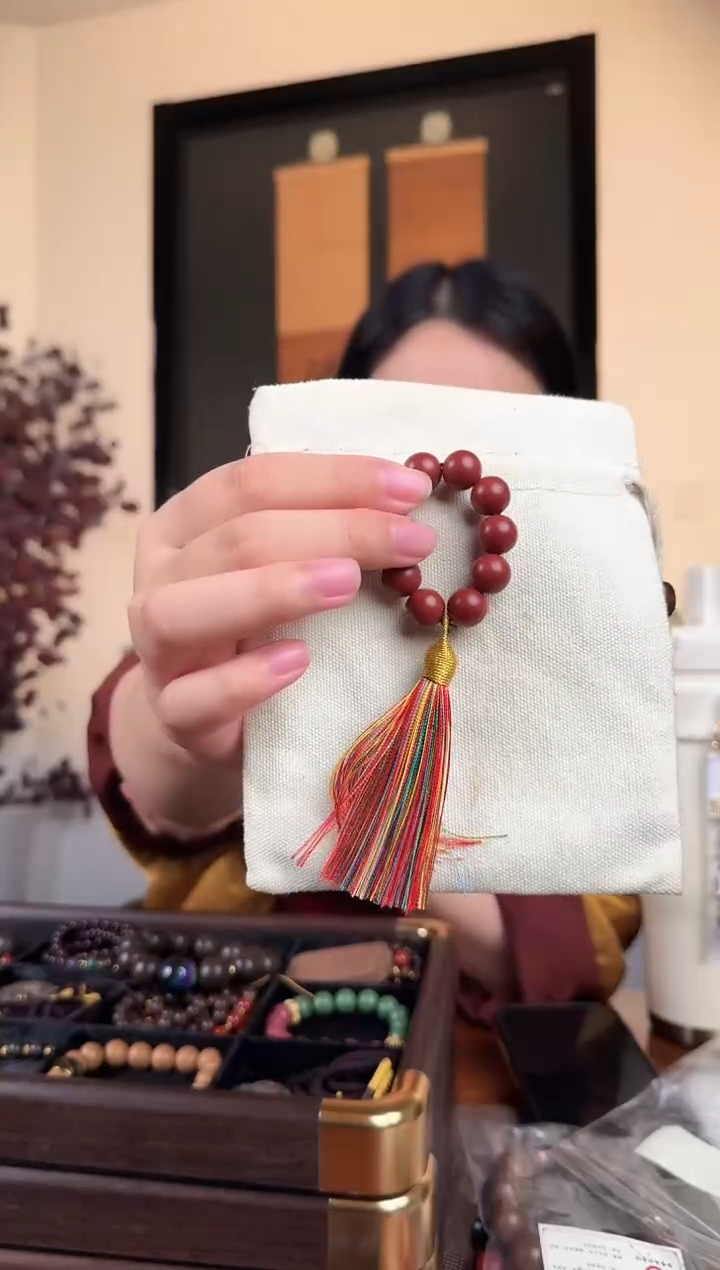 泥塑红麝香12mm10颗、微瑕指捻