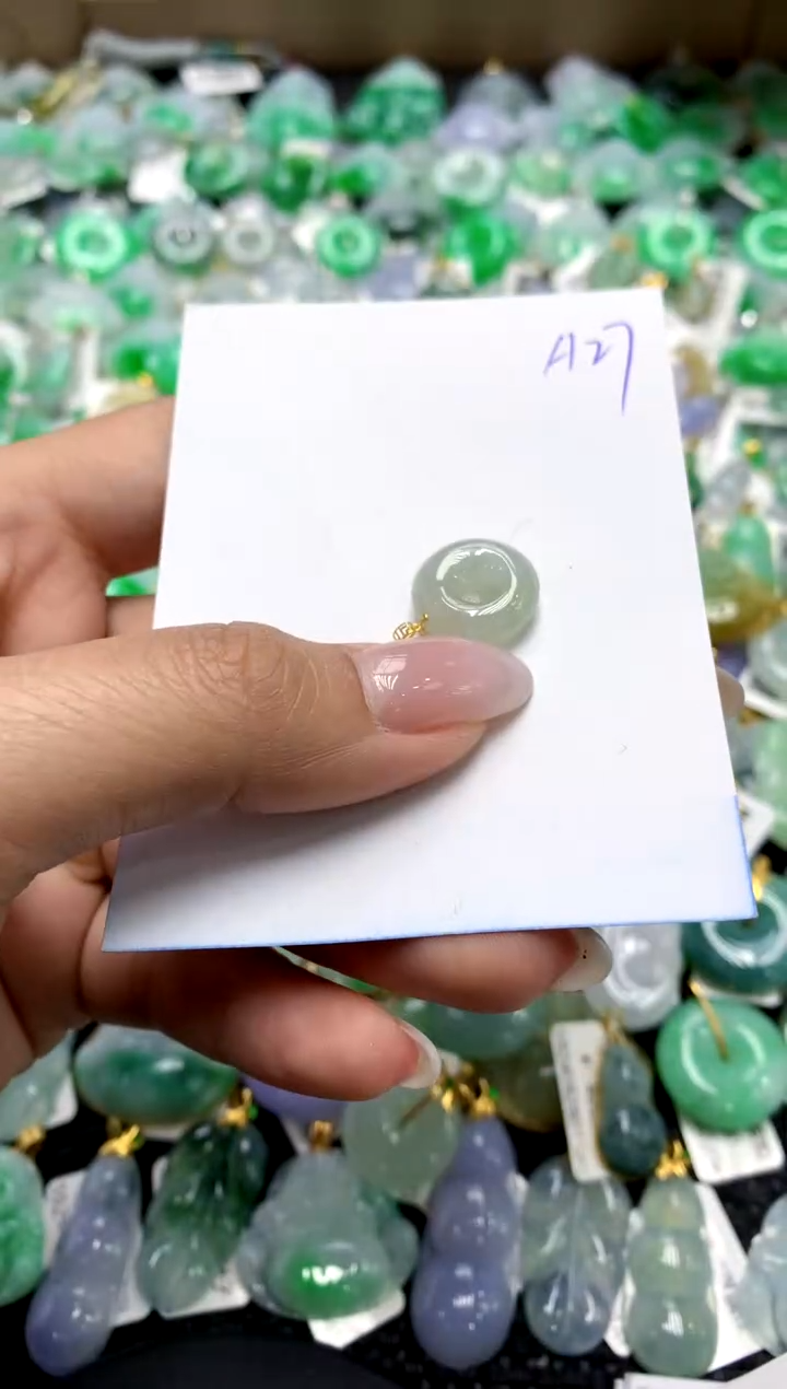 翡翠18K金镶嵌颈饰111111111111111111