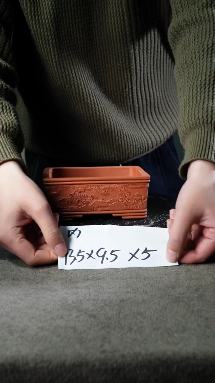 A宜兴紫砂小花盆