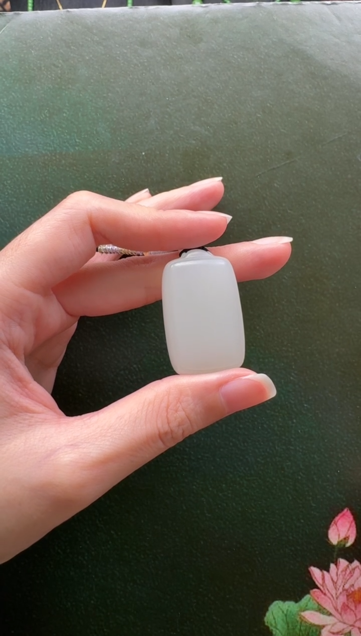 颈饰未镶嵌和田玉吊坠