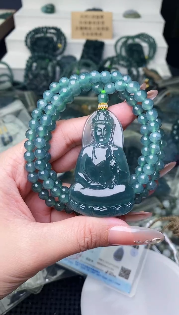 颈饰未镶嵌翡翠 