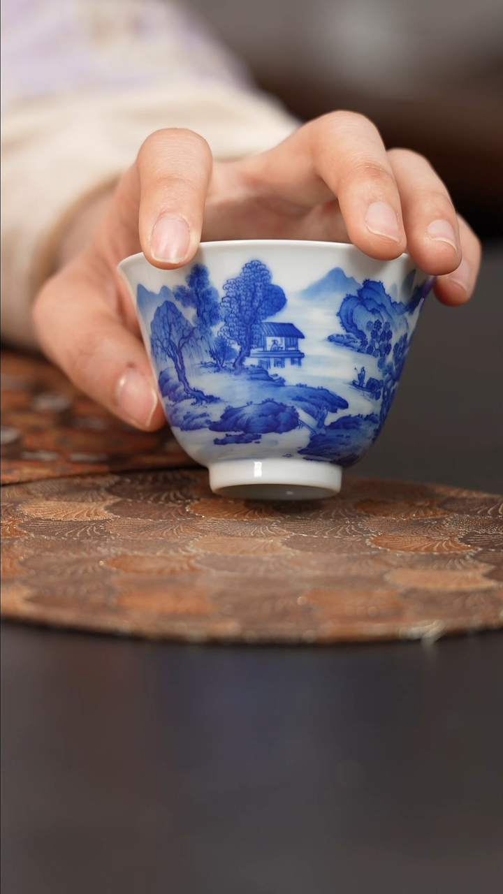 【闪购商品】杯看山柴窑青花山水