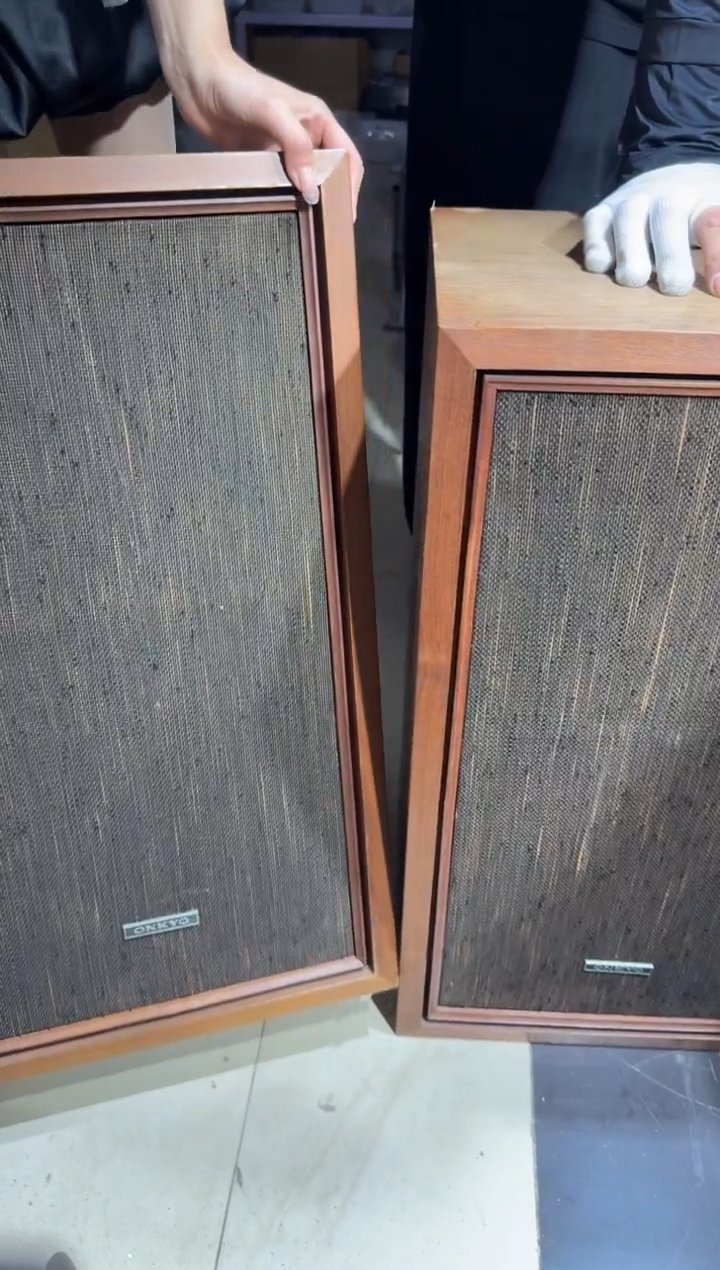 8新漂**东 667   中古商品，瑕疵品，不保好坏。