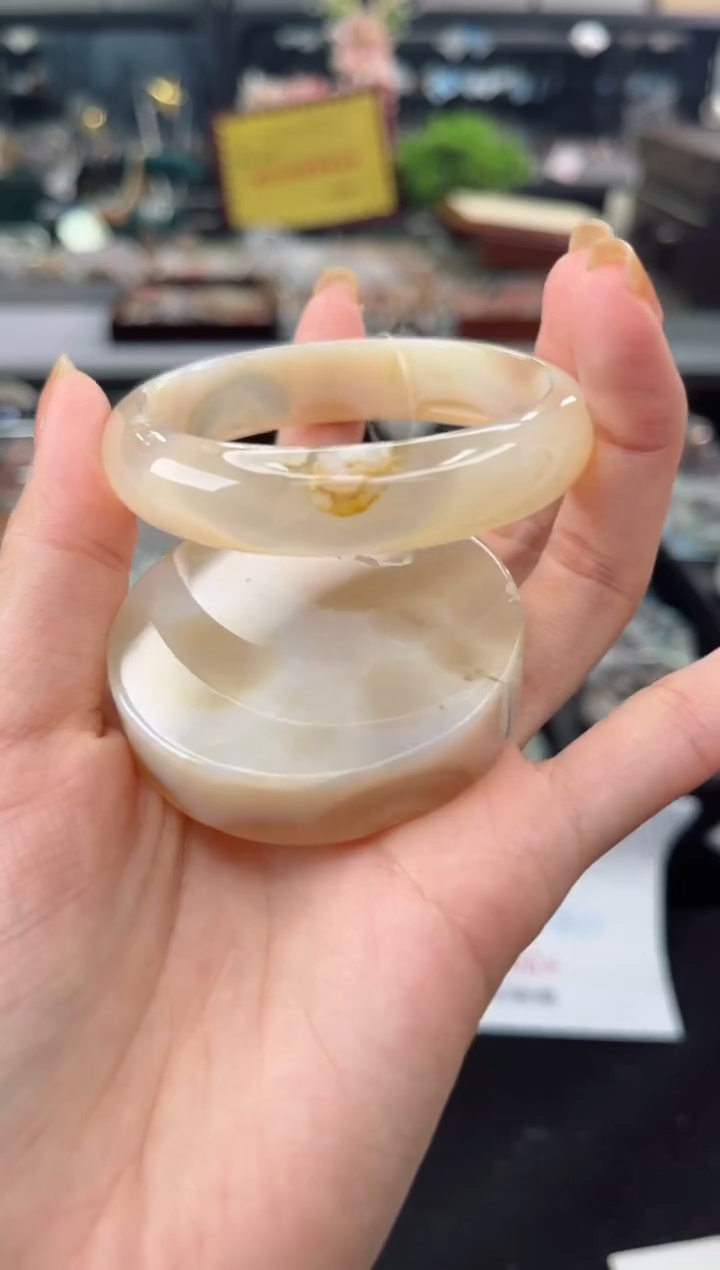 【闪购商品】石英质玉手镯未镶嵌54圈口（赠品镯心）1507343