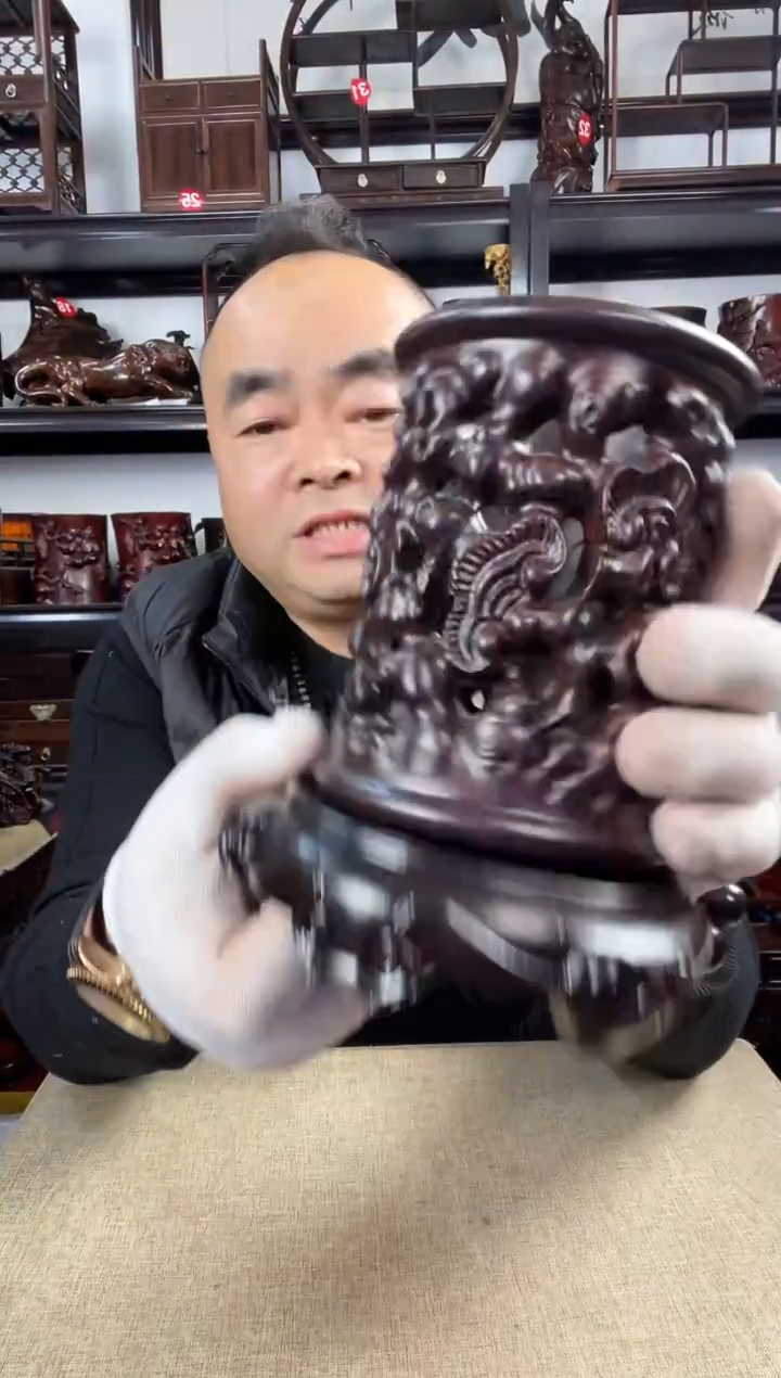 木老李红木工艺品羊头底座+灵芝笔筒