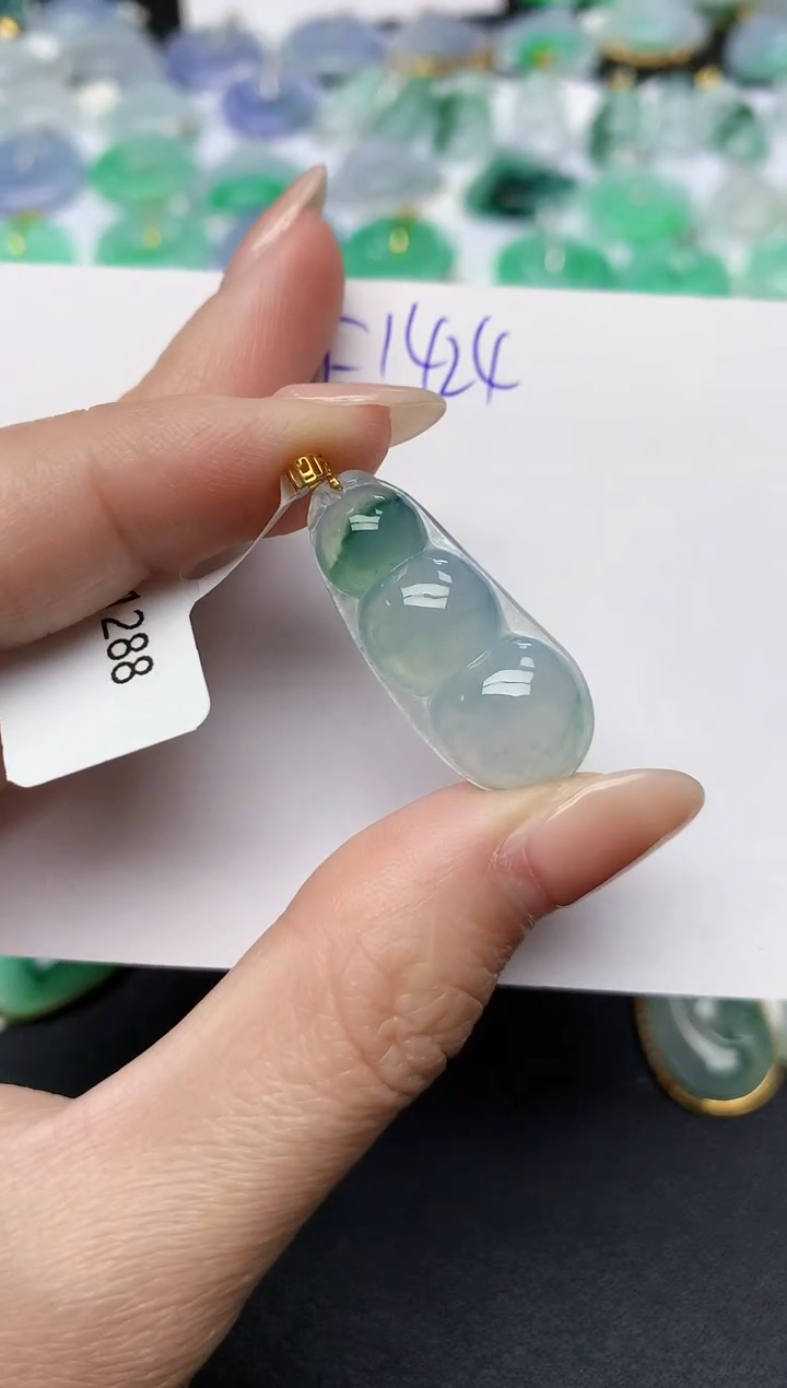 颈饰18K金镶嵌翡翠天然缅甸A货翡翠百元以上9元证书费自理