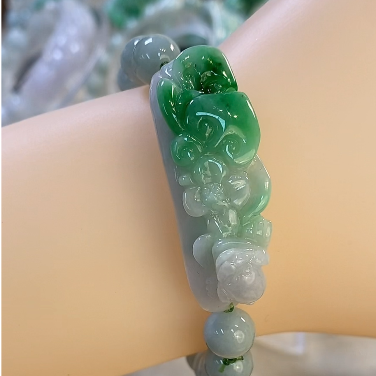 天然缅甸翡翠A货冰润飘辣绿金蝉如意主题手牌手串精雕绿色
