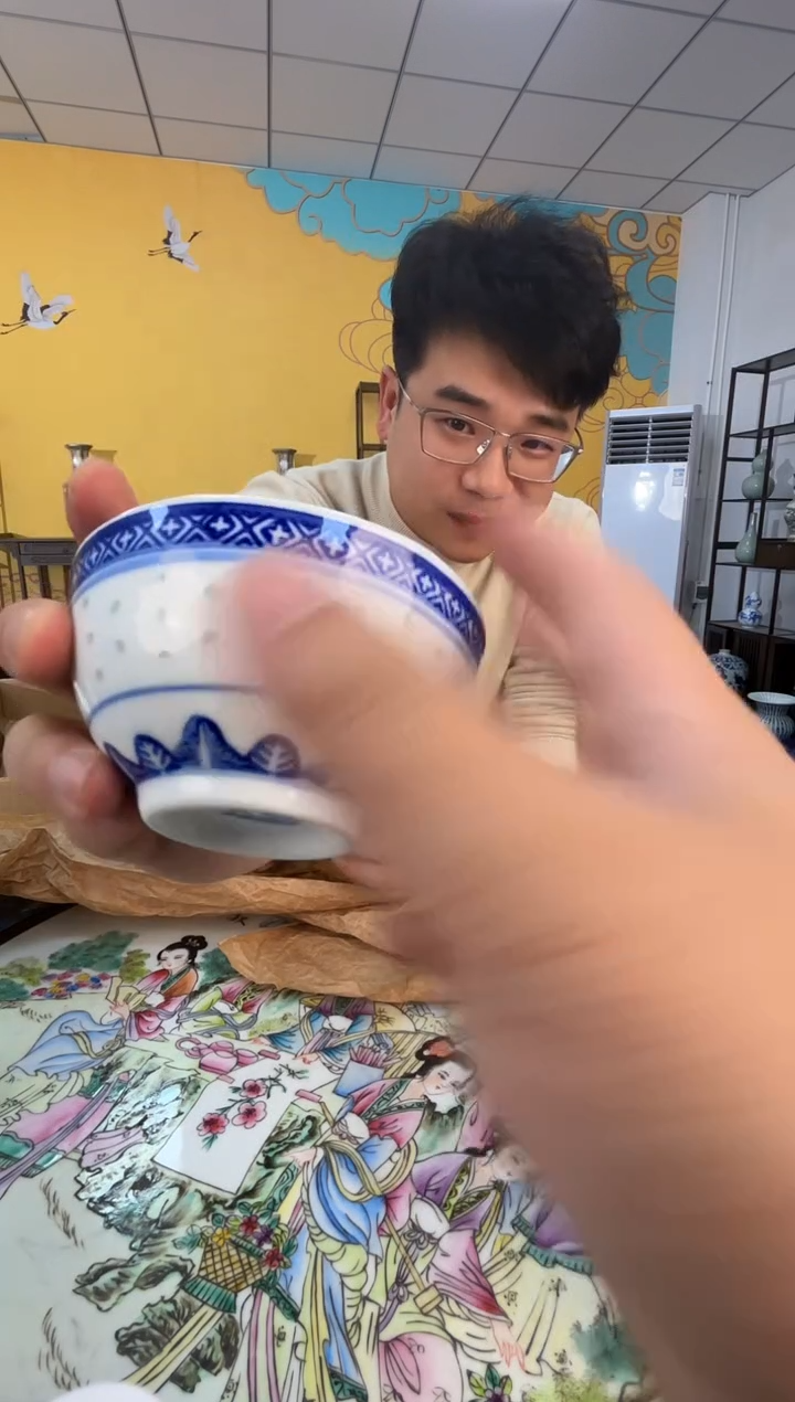 摆件瓷景德镇青花玲珑碗