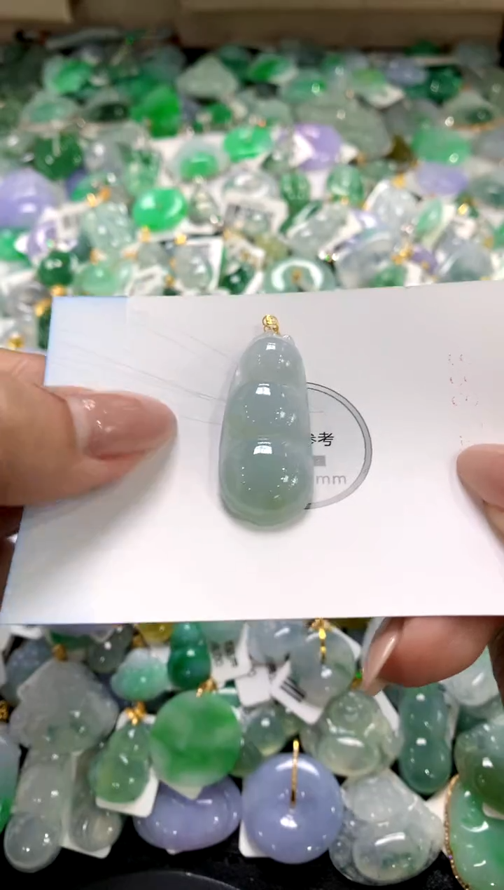 颈饰18K金镶嵌翡翠1111111111111111