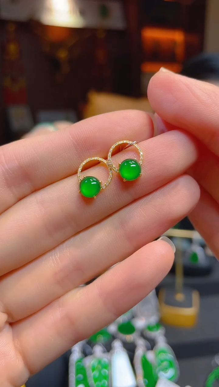 【闪购商品】翡翠耳饰18K金镶嵌118451天然A货翡翠蛋面耳钉
