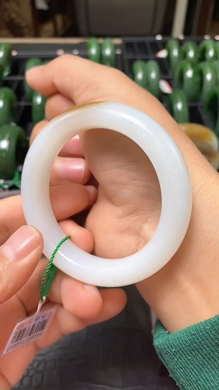 【闪购商品】和田玉糖玉手镯未镶嵌一个