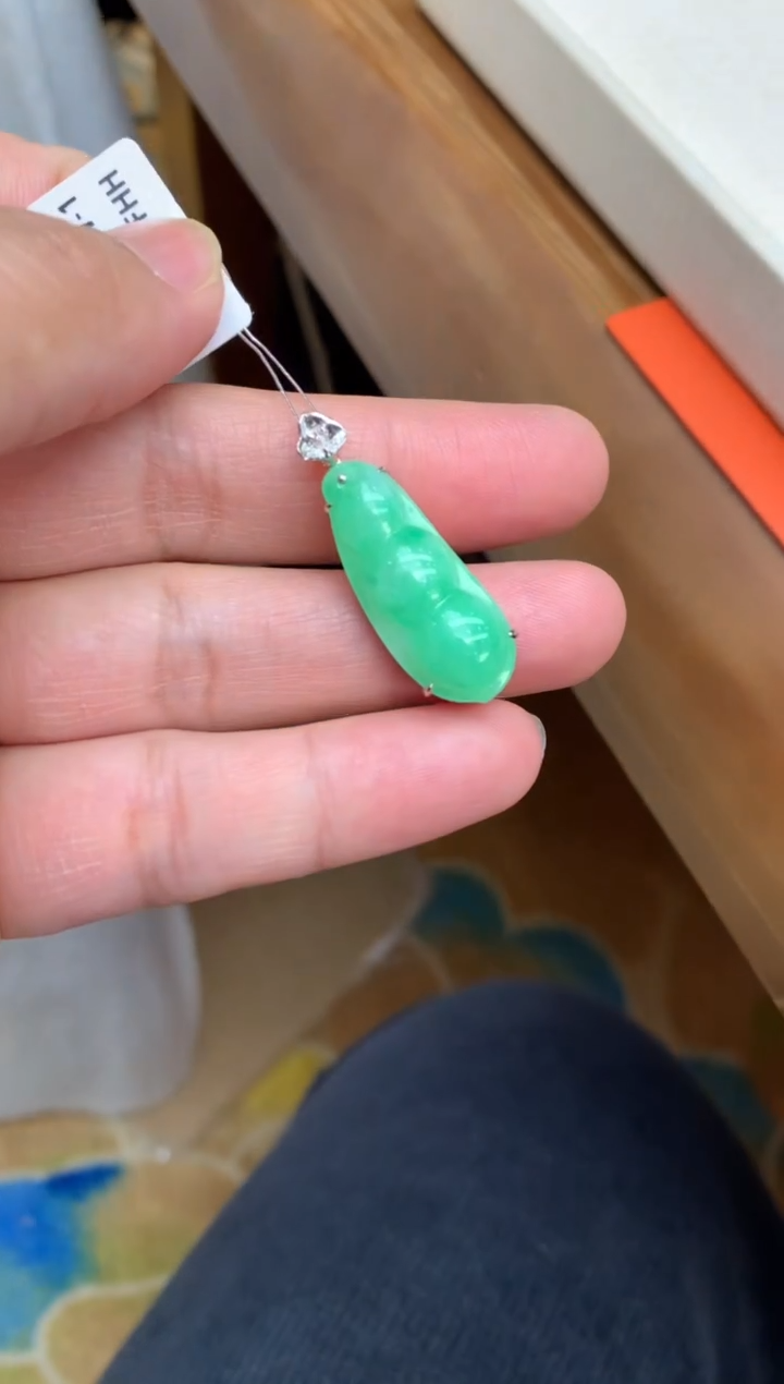 【闪购商品】翡翠颈饰18K金镶嵌福豆