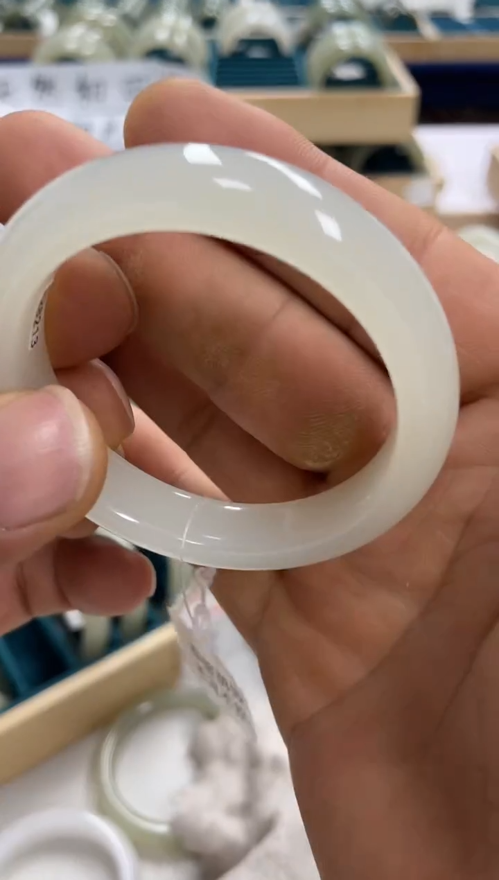 未镶嵌手镯和田玉狐*儿和田玉手镯2100001