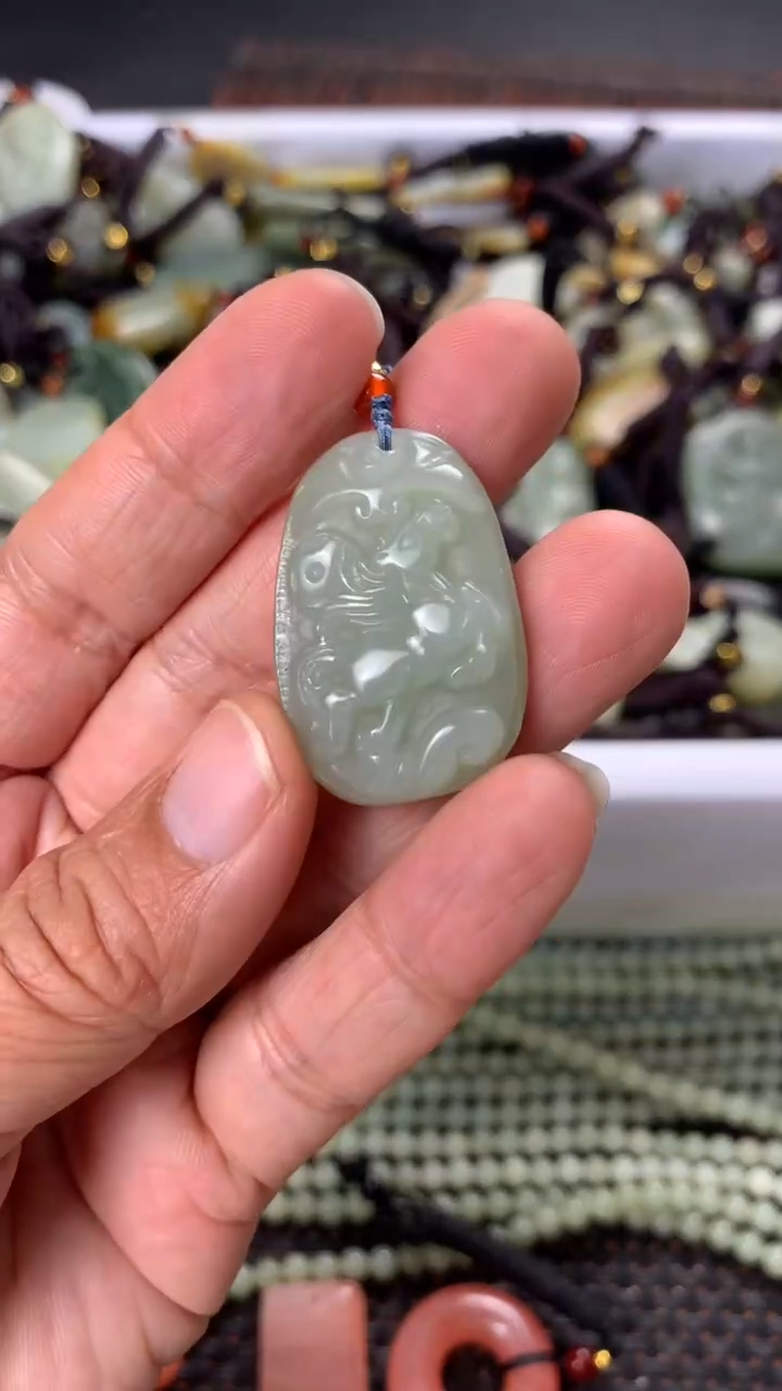 【闪购商品】和田玉颈饰未镶嵌多样性发货没有证书拍一发一有瑕