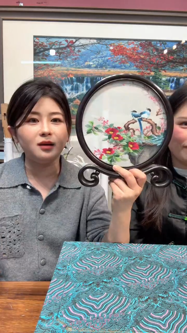 竖款非遗苏绣手工刺绣摆台