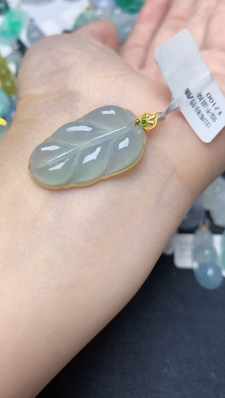 颈饰18K金镶嵌翡翠天然缅甸A货翡翠