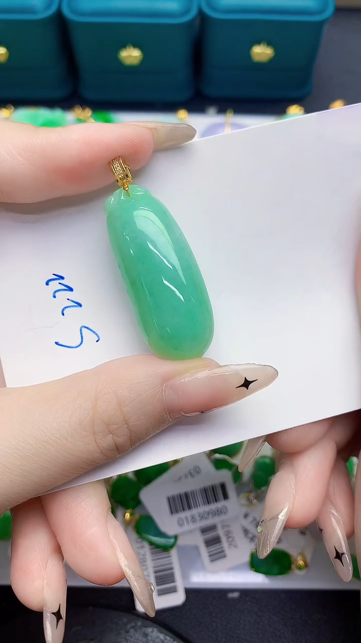 颈饰18K金镶嵌翡翠缅甸天然翡翠A货