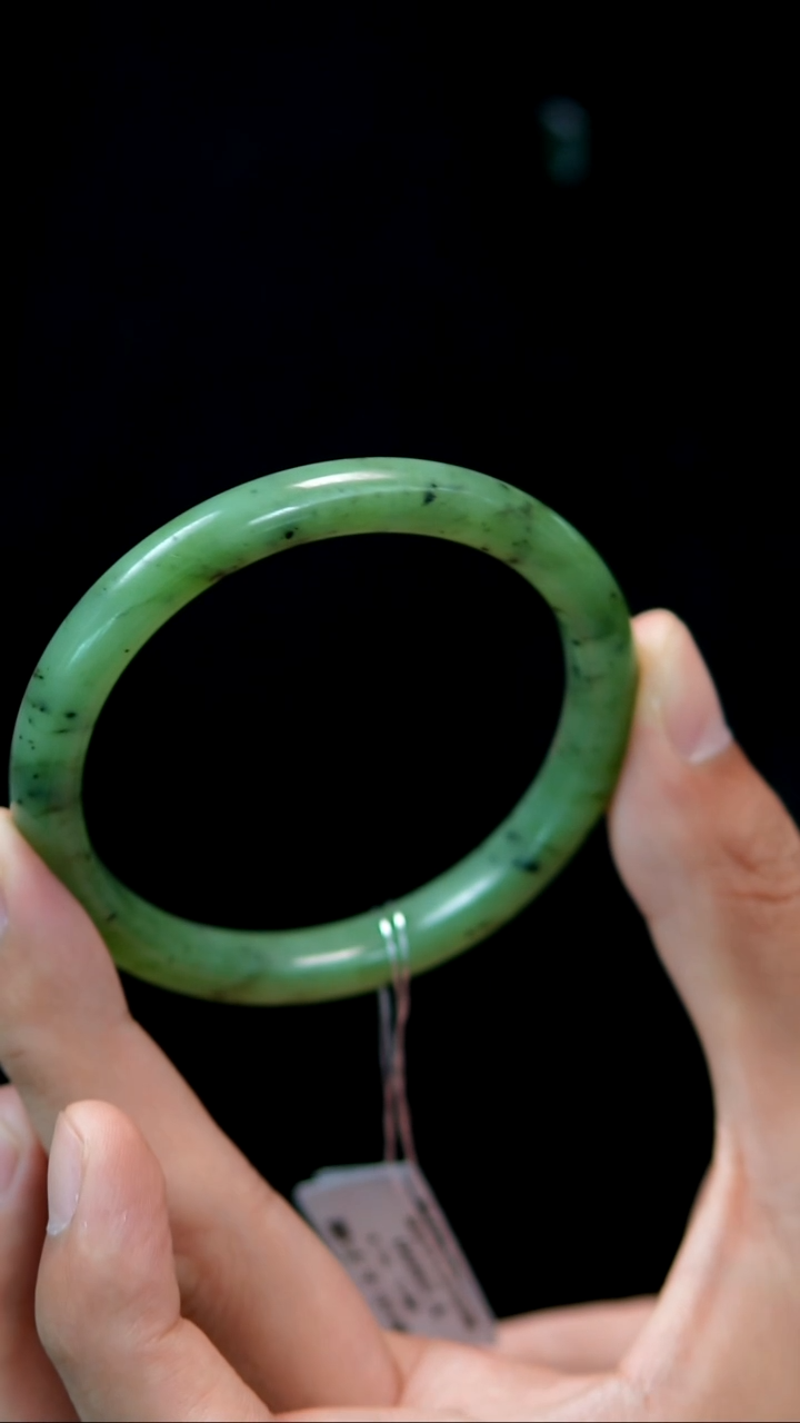 和田玉手镯未镶嵌56-57圈口小正装苹果绿