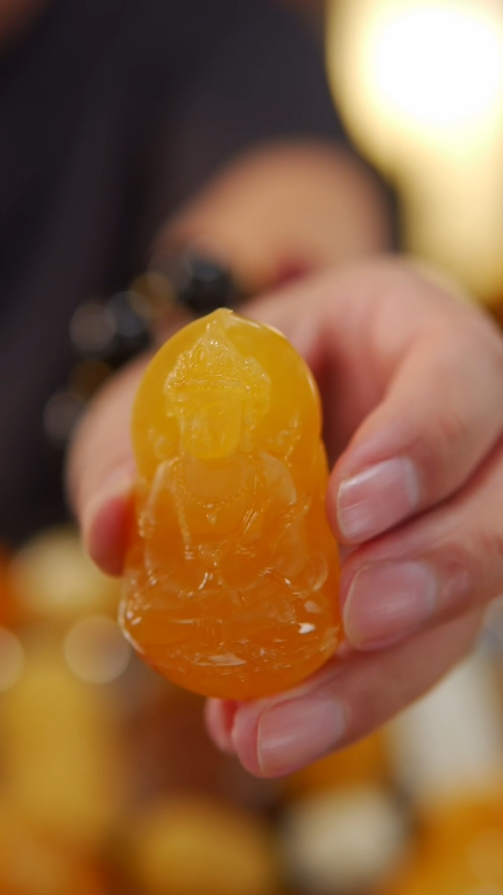 【闪购商品】蜜蜡裸石未镶嵌焦皮观音牌26.05