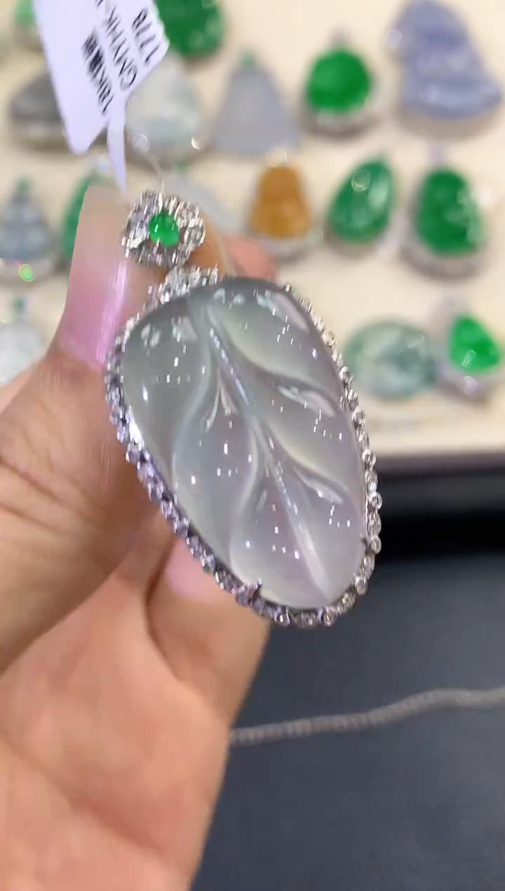 【闪购商品】翡翠吊坠(不含链)18K金镶嵌C36      