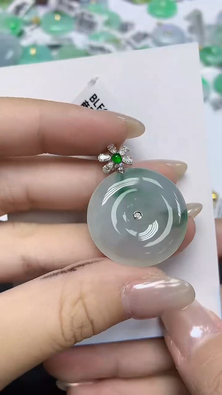 翡翠18K金镶嵌颈饰天然缅甸翡翠A货