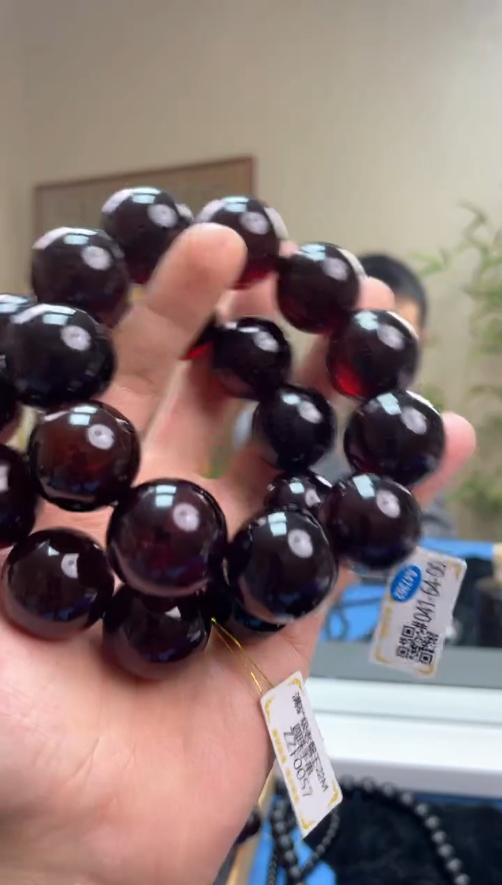 【闪购商品】琥珀裸石未镶嵌ZZF0057多样性发其中一件