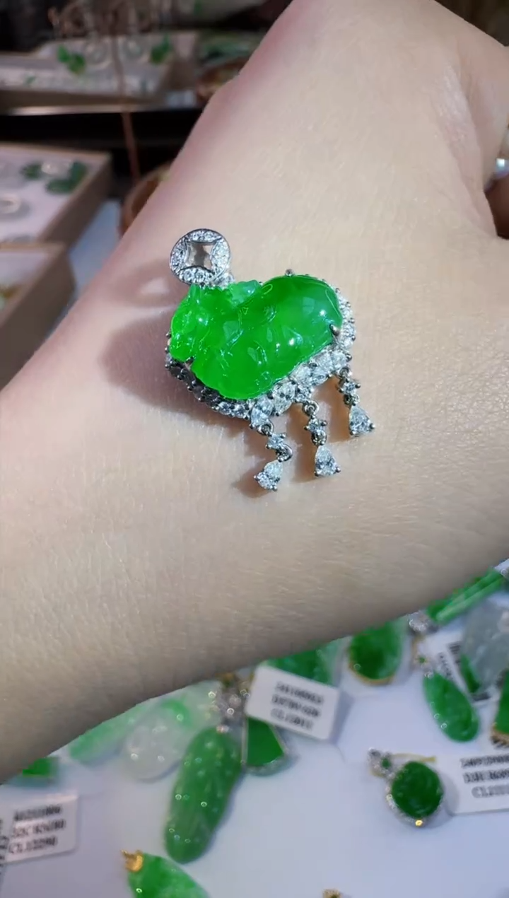 【闪购商品】翡翠颈饰18K金镶嵌缅甸翡翠A货吊坠