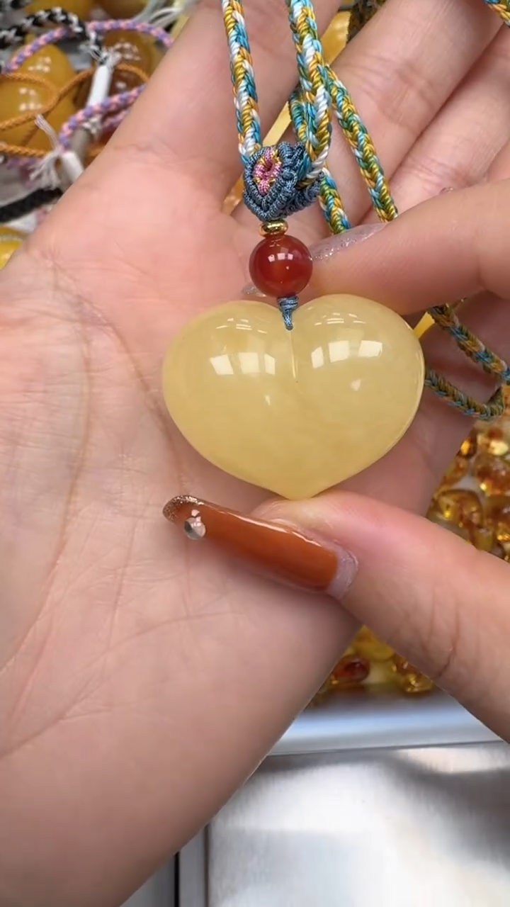 裸石琥珀未镶嵌如图