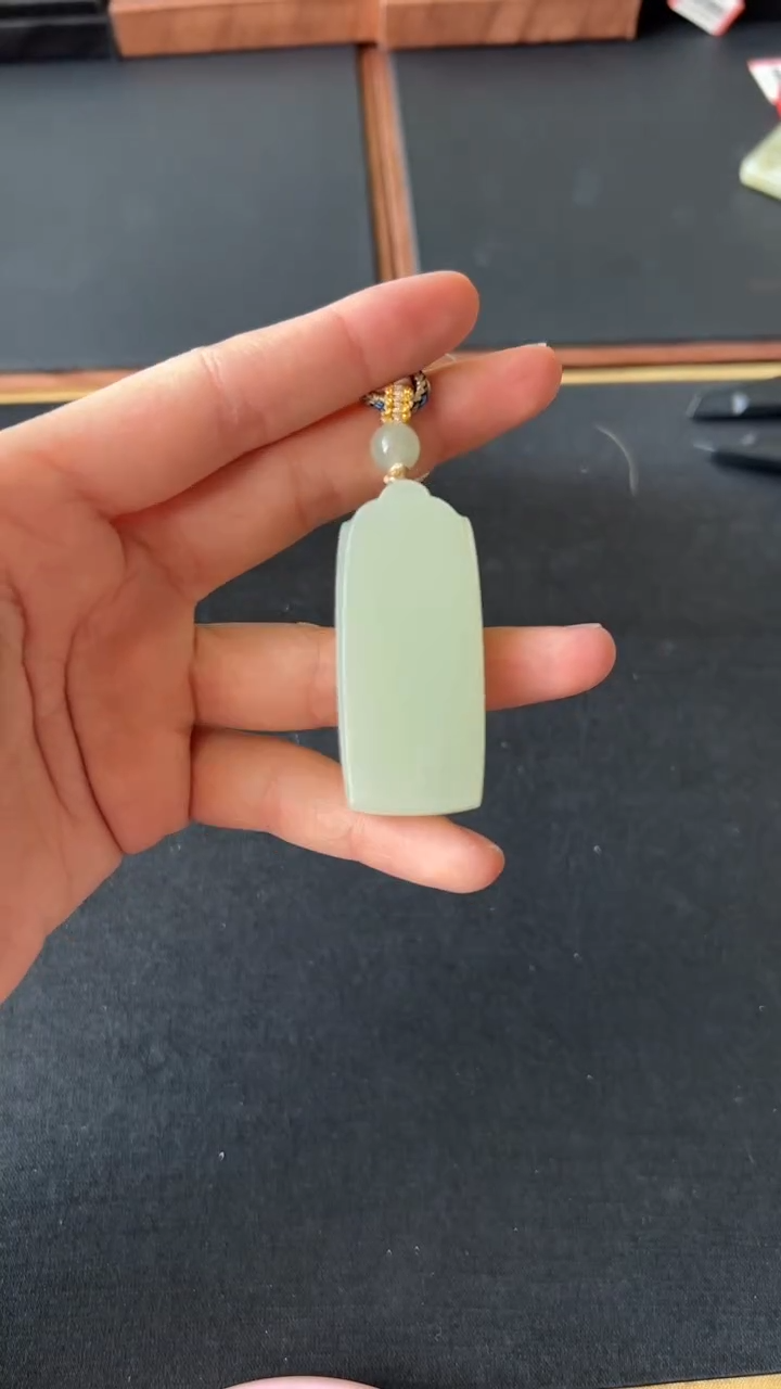 【闪购商品】和田玉吊坠(赠链)未镶嵌且末微色差迪克兰