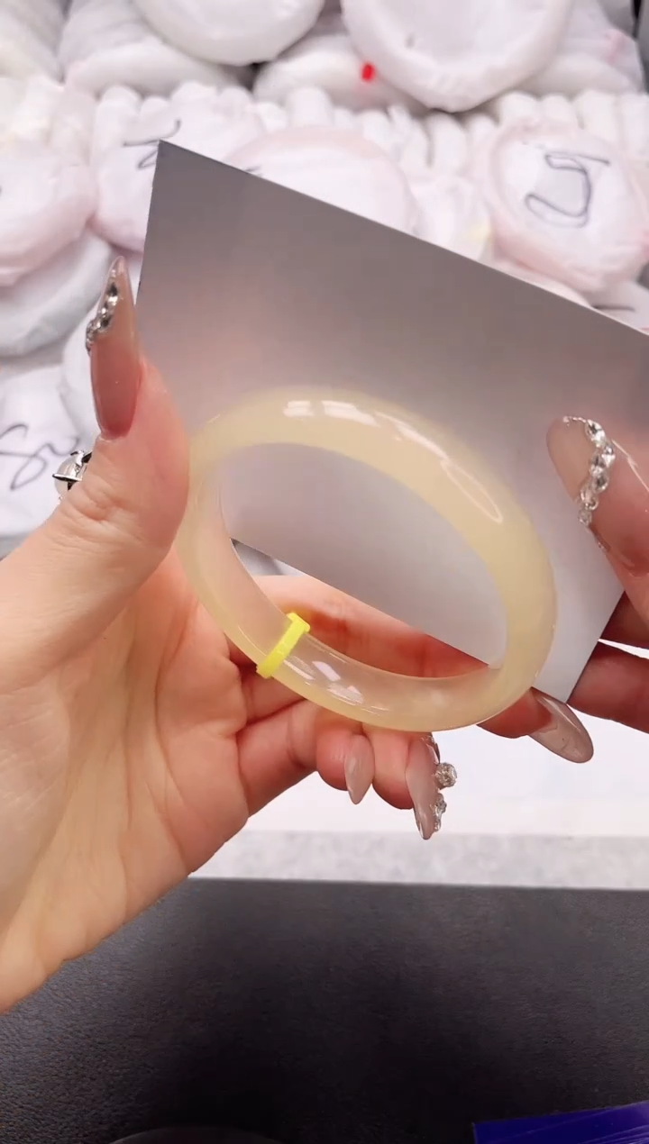 【闪购商品】石英质玉手镯未镶嵌5K233-53