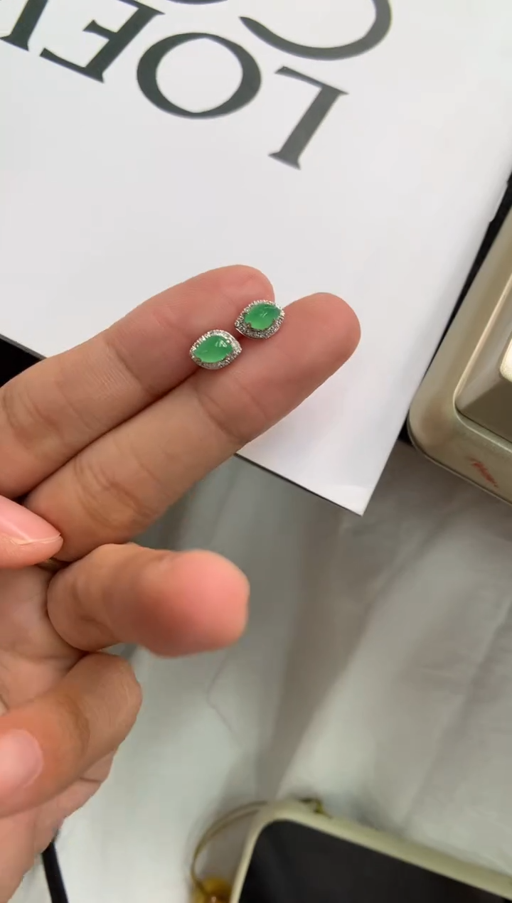 翡翠18K金镶嵌颈饰耳饰
