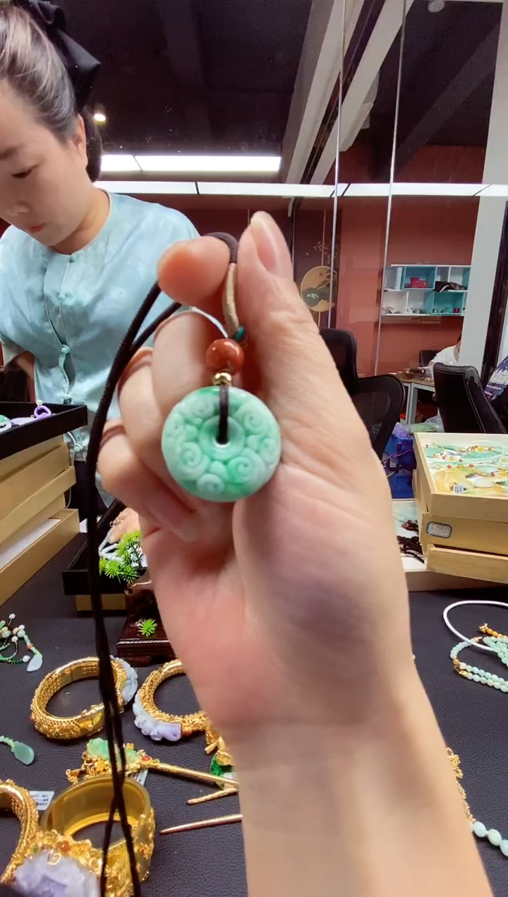 翡翠未镶嵌颈饰翡翠吊坠