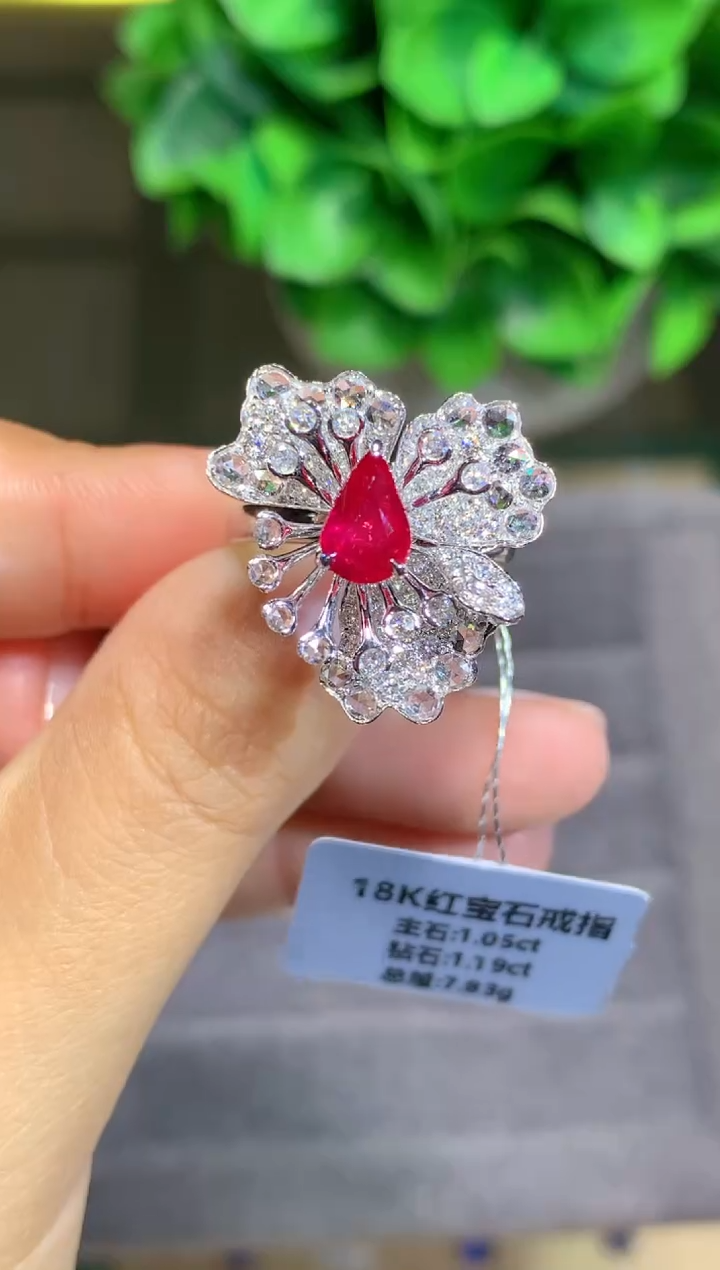 18K金镶嵌戒指红宝石1.05CT
