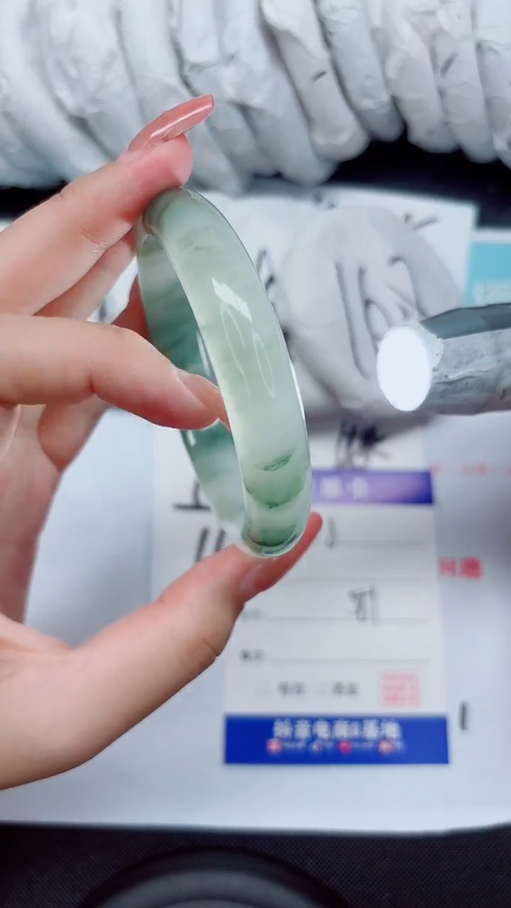 石英质玉手镯未镶嵌118-56