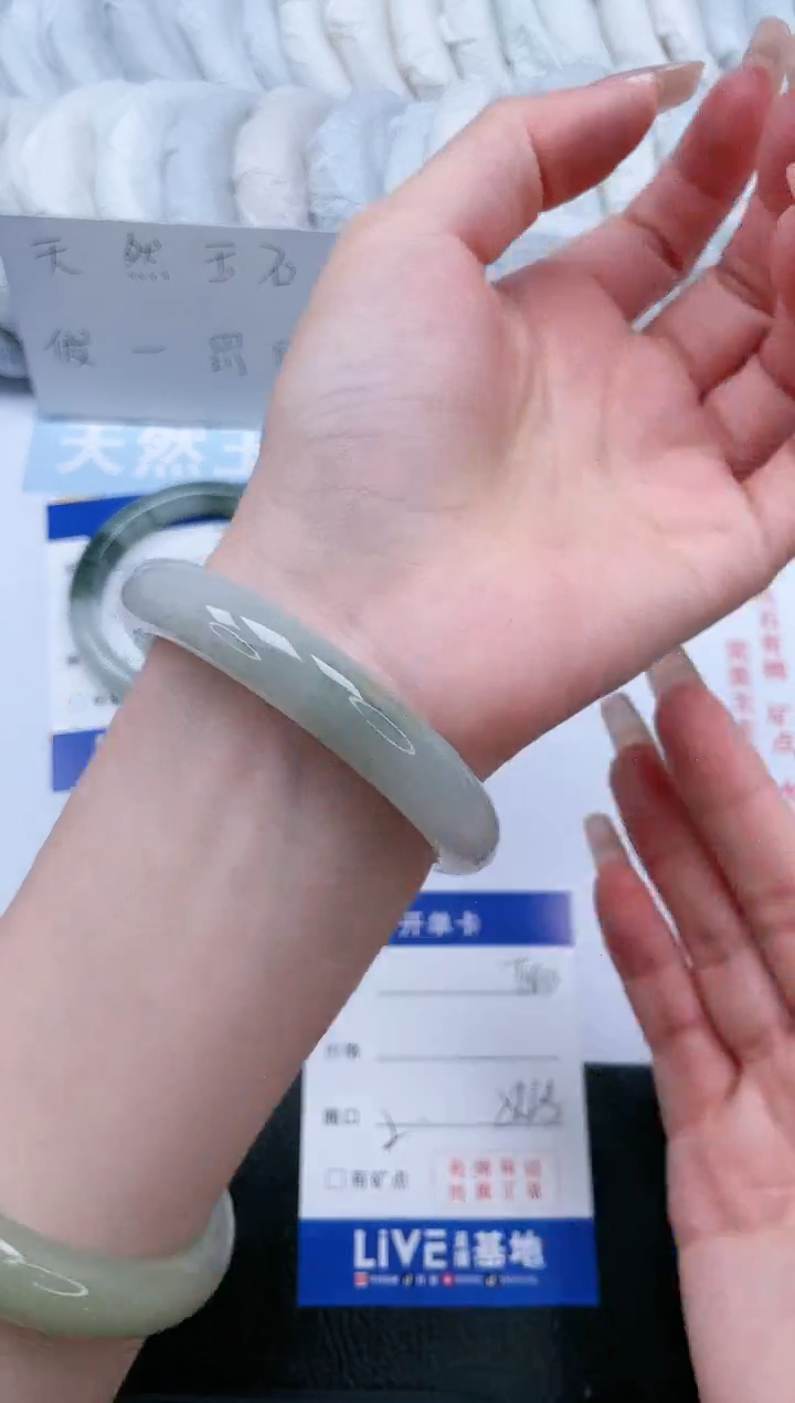 【闪购商品】石英质玉手镯未镶嵌T180-54.3