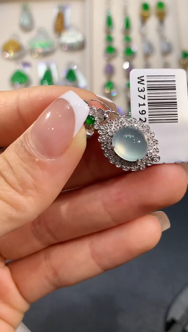 【闪购商品】翡翠吊坠(不含链)18K金镶嵌W37192