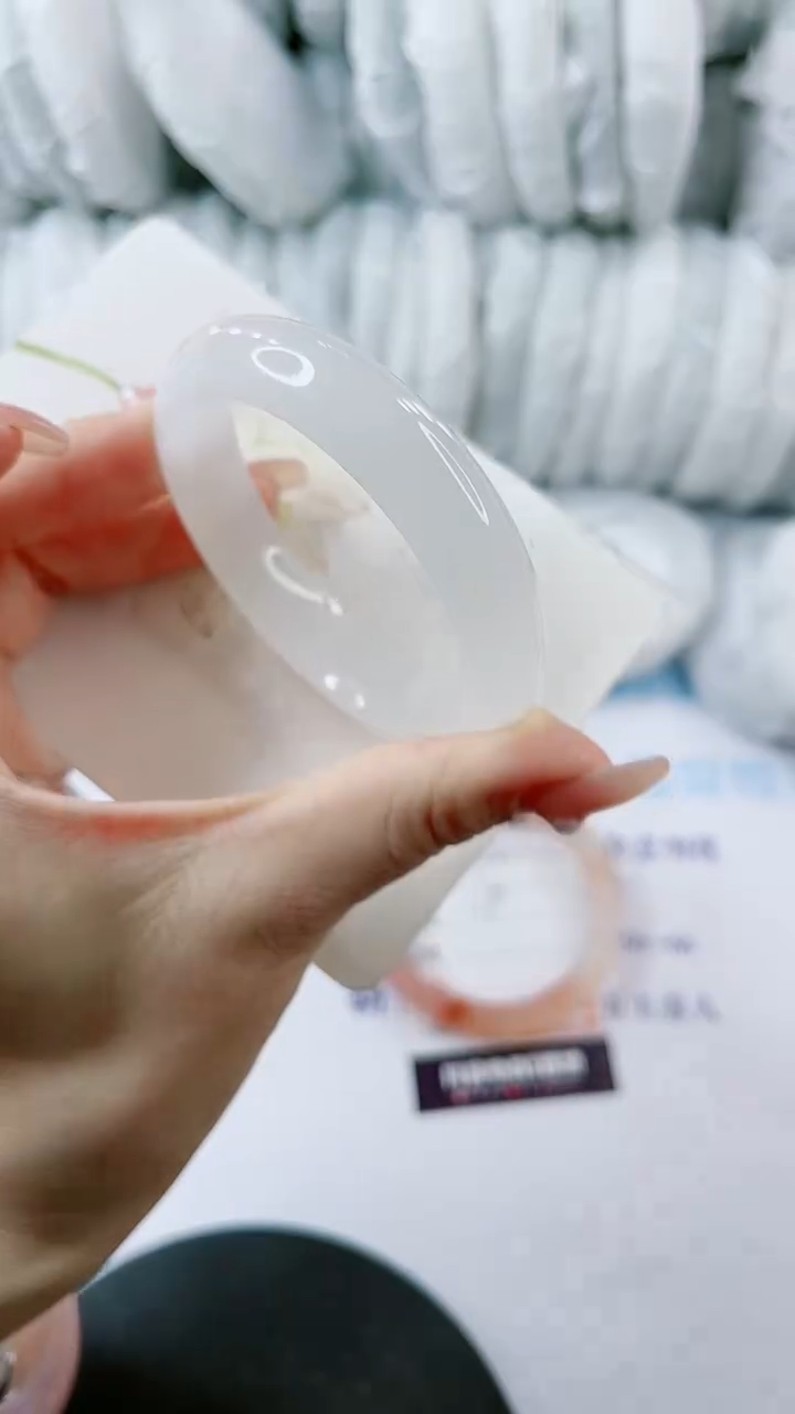 【闪购商品】石英质玉手镯未镶嵌0028523461-多样性发货